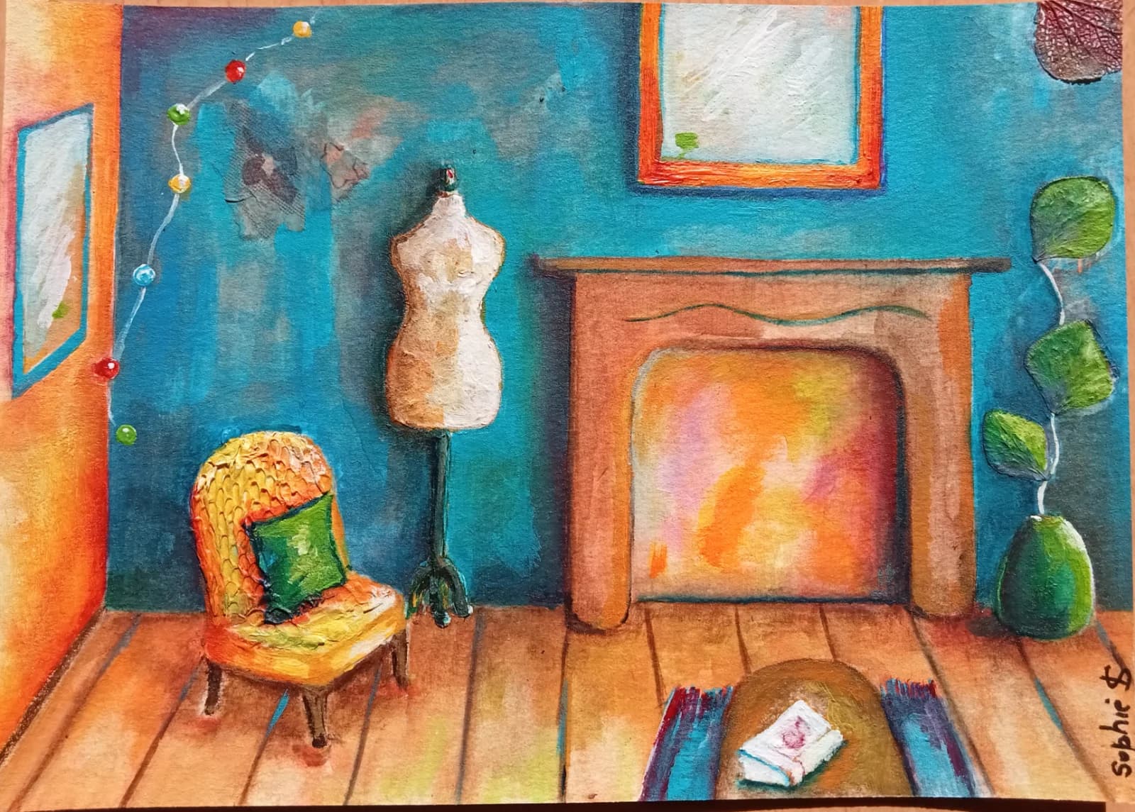Peinture d'un salon aux murs bleus et oranges avec fauteuil jaune, mannequin de couture et cheminée.